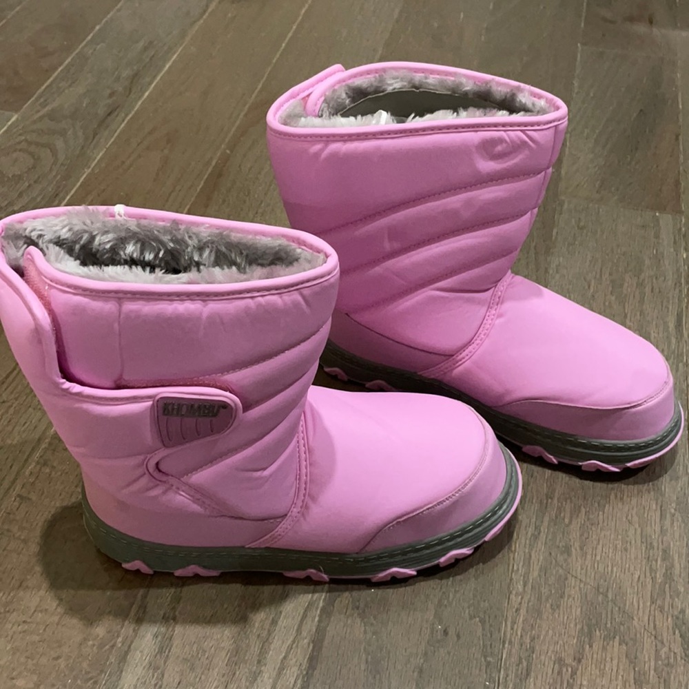 NWT Khombu Snow Boot in Pink